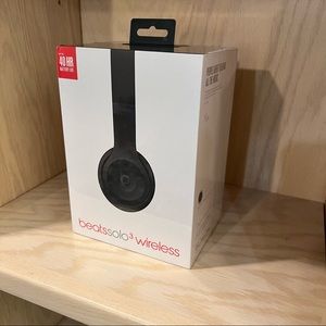 Beats solo 3 wireless headphones NWT